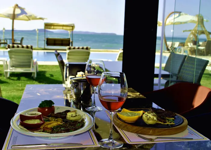 The Klazomenai Marine Otel 3*