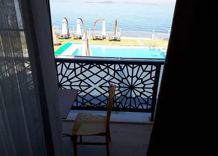 The Klazomenai Marine Otel 3*