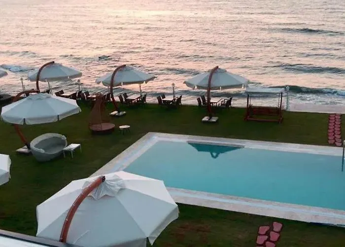 The Klazomenai Marine Otel 3*